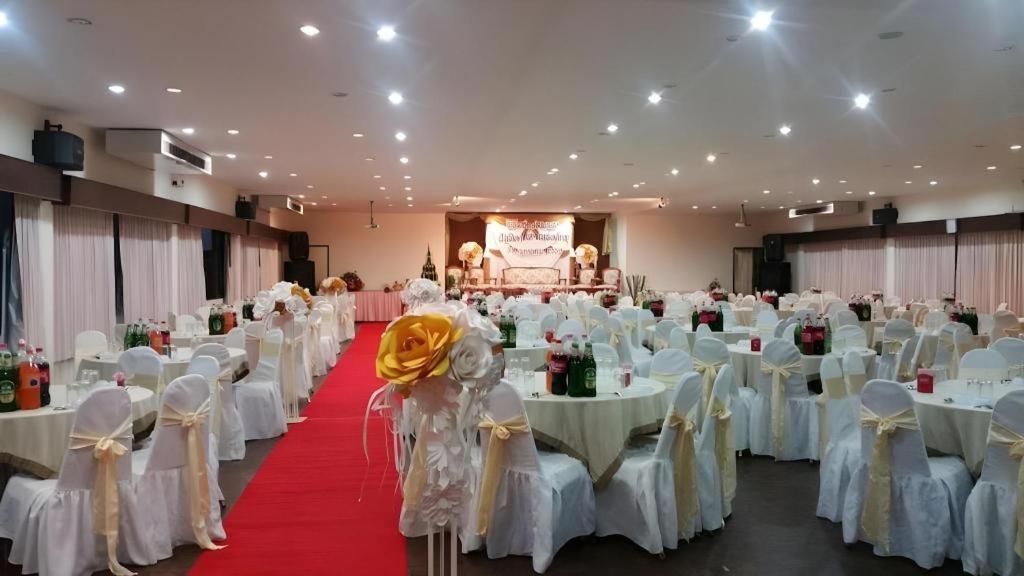 Dusit Hotel Sakon Nakhon Extérieur photo