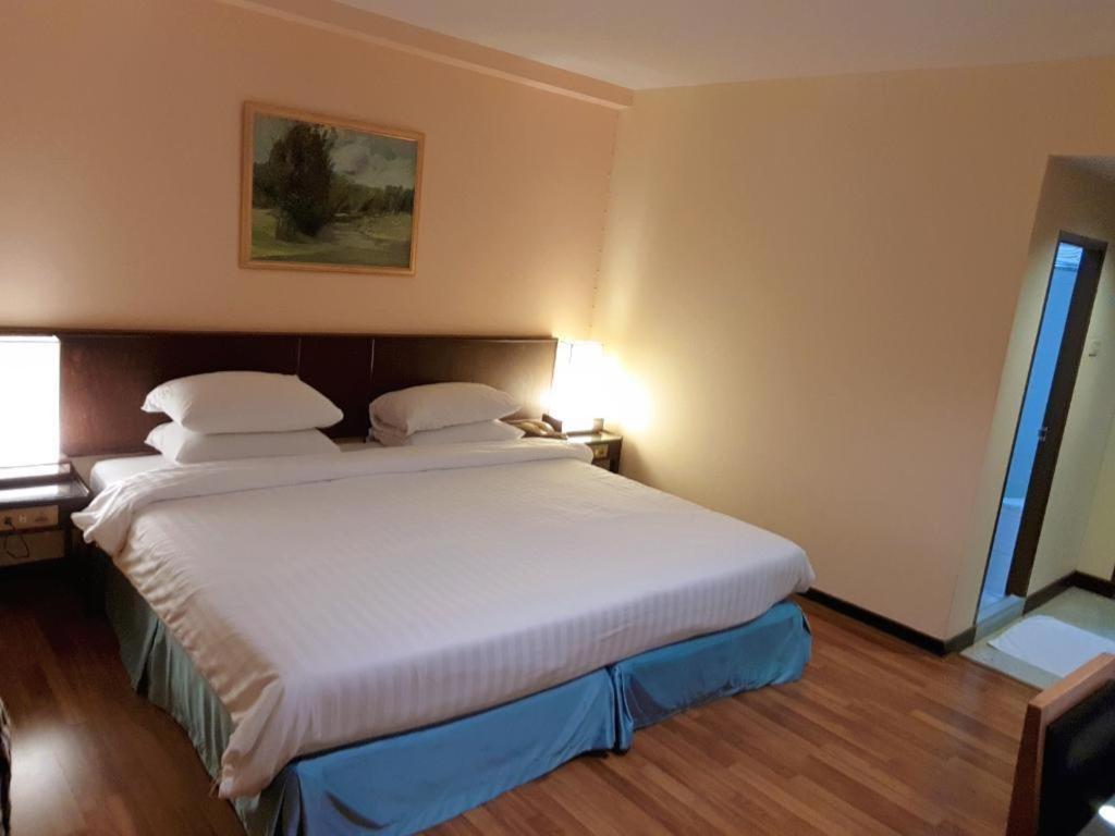 Dusit Hotel Sakon Nakhon Extérieur photo