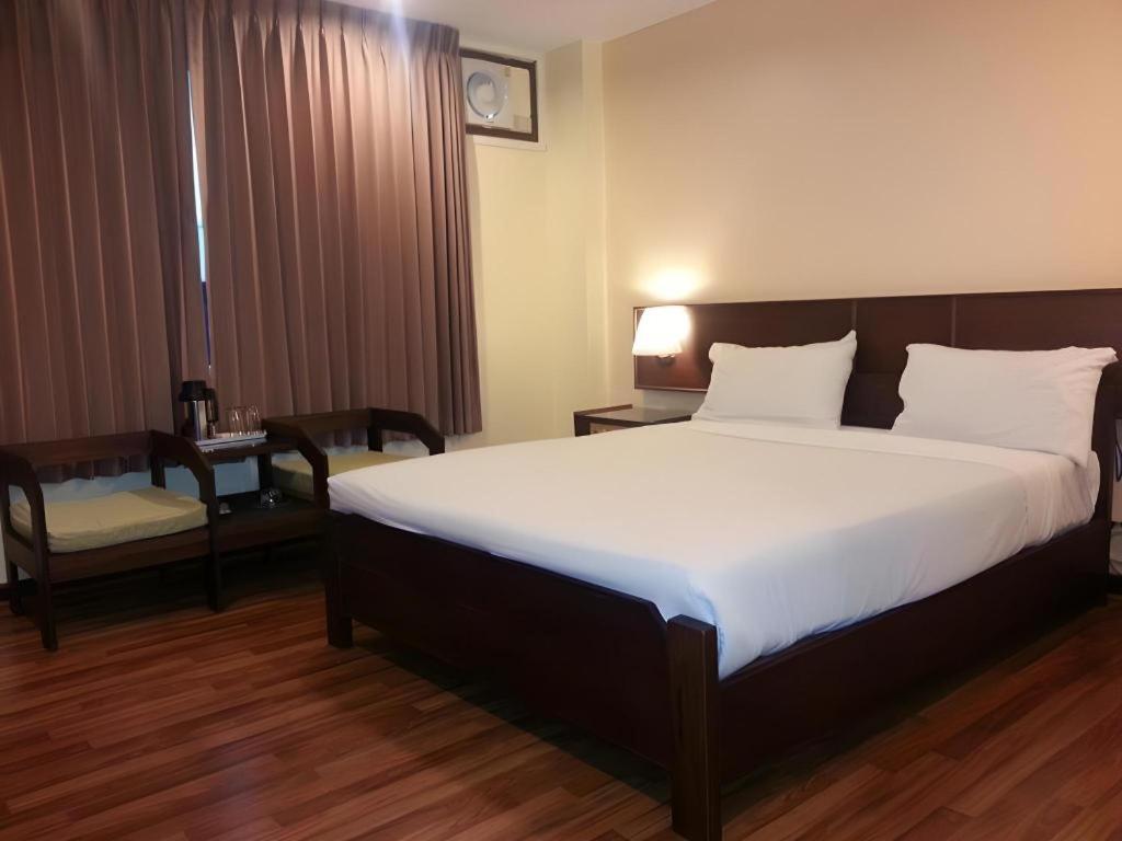 Dusit Hotel Sakon Nakhon Extérieur photo