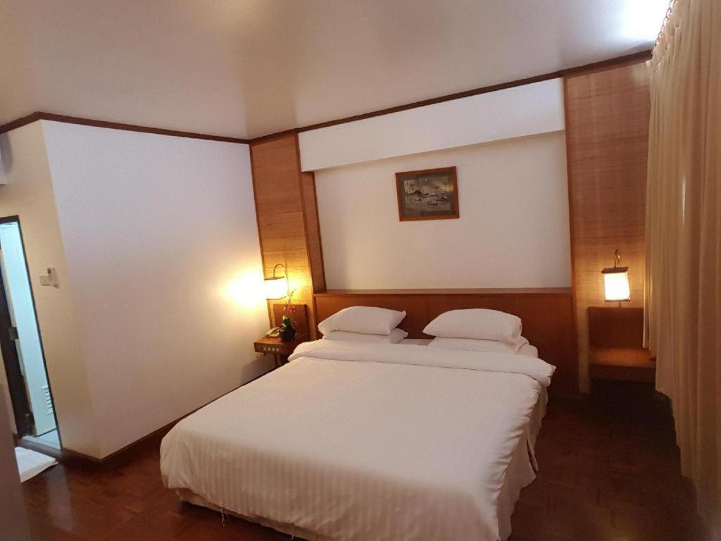 Dusit Hotel Sakon Nakhon Extérieur photo