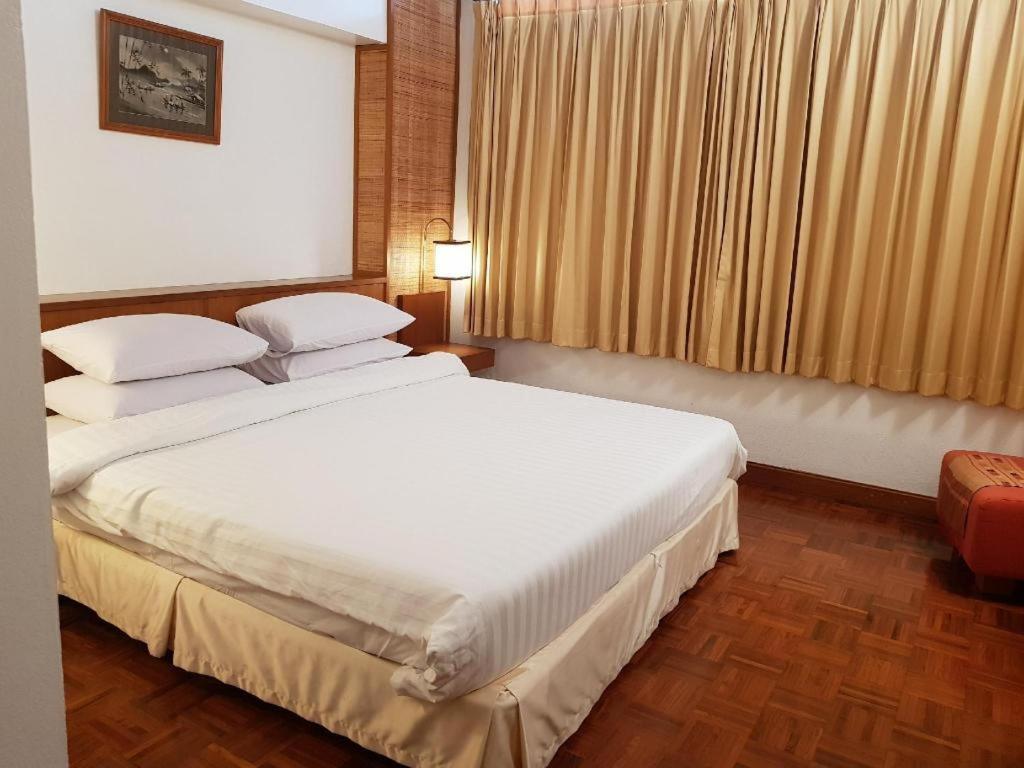 Dusit Hotel Sakon Nakhon Extérieur photo
