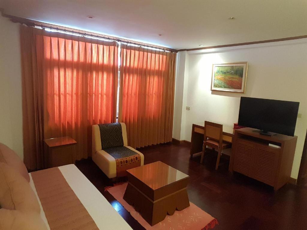 Dusit Hotel Sakon Nakhon Extérieur photo